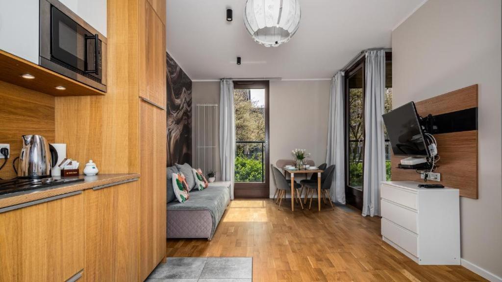 Deluxe Free Parking Apartment